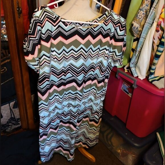 Beautiful Chevron Lole Dress Small with stretch - Picture 1 of 8